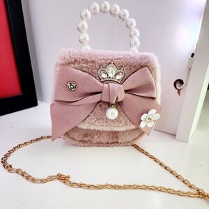 Little girl's furry purse approx 3×3 excellent condition